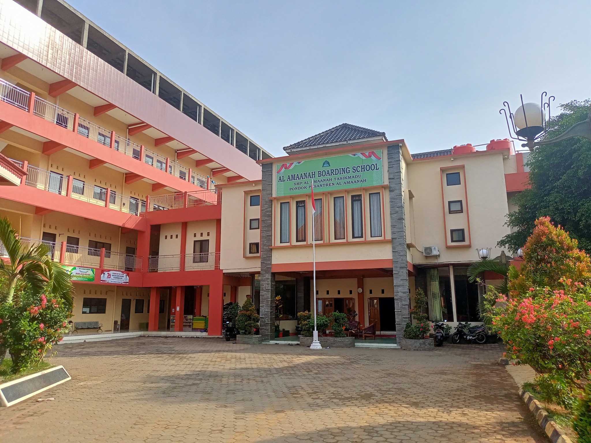 SMP AL AMAANAH TASIKAMDU